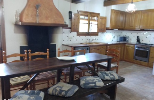 Sales de Llierca Cottage | Self catering Can Servosa for 11 people