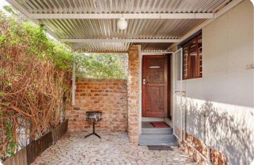 Oudtshoorn Apartment | Self-catering Garden Cottage