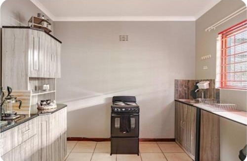 Oudtshoorn Apartment | Self-catering Garden Cottage