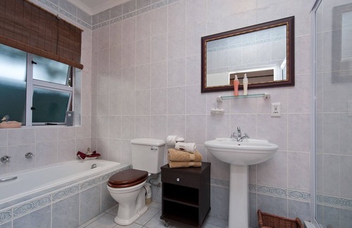 Eastcliff House | Self catering or B&B, centrally located in the popular suburb of Eastcliff