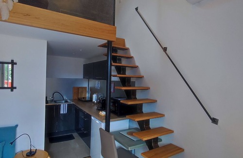 Saint-Vallier-de-Thiey Apartment | Self-contained studio in regional nature park.