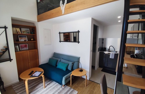 Saint-Vallier-de-Thiey Apartment | Self-contained studio in regional nature park.