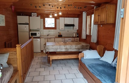 Les Orres Ski Chalet | Self-contained apartment in chalet at the foot of the slopes, with lovely south-facing terrace