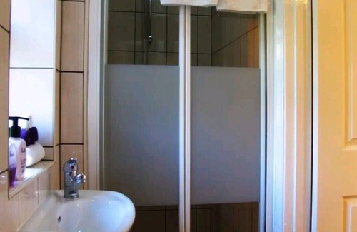 Brooklands Apartment | Self Contained Apartment Near Romford Queens Hospital