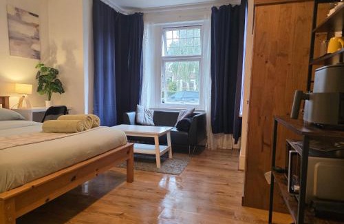 Reading Apartment | Self contained Flat & Large Ensuite Rooms RG2 Near Town Centre & Hospital