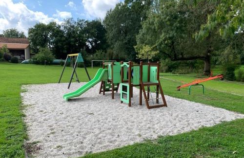 La Courade Apartment | Self contained Guest House in Juillé