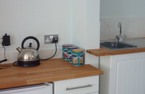 Exmouth Apartment | Self-contained studio, private drive, 150m to beach, close to town
