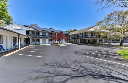 Wellfleet Resort | Self-Sufficient Cottages at Even'tide Resort