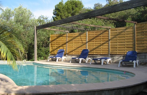 Plaissan House | Semi-detached house with swimming pool in the countryside, ideal for the whole family