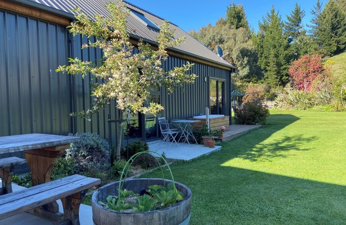 Wanaka House | Semi Self-Sufficient, Pet and Family Paradise