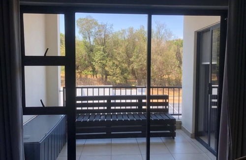 Greater Johannesburg Metropolitan Area Apartment | Semi-Smart Sandton Apartment