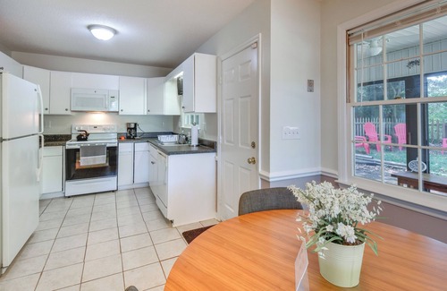 Seneca House | Seneca Escape w/Screened Patio: Near Lakes!