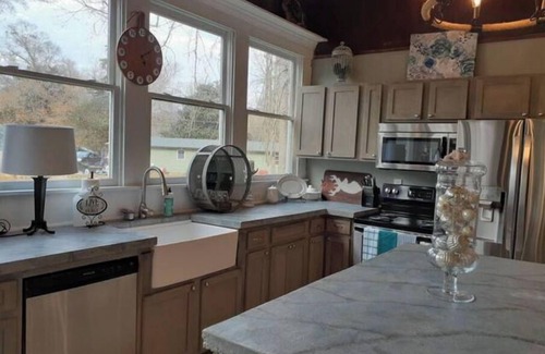 Turin House | Senoia Farmhouse close to town, the home of The Walking Dead.