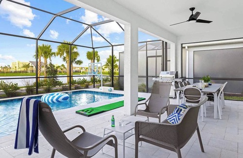 Florida Center House | Sensational Sanctuary | Super unique estate on I-Drive w candy theme RM, theater