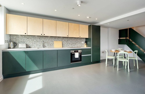 Poplar Apartment | Sensational two-bedroom apartment in East London
