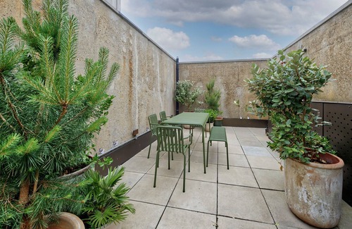 Poplar Apartment | Sensational two-bedroom apartment in East London