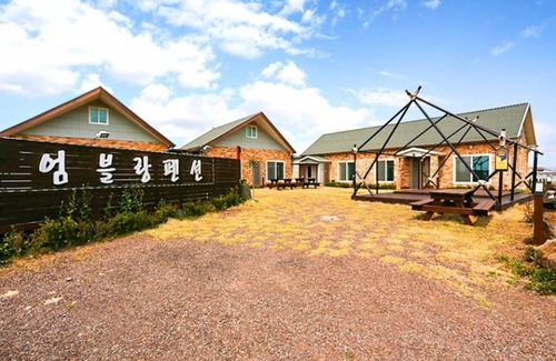 Andeok House | Seoguipo Umblanc Pension