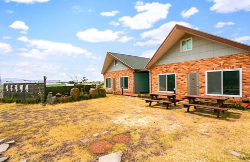 Andeok House | Seoguipo Umblanc Pension