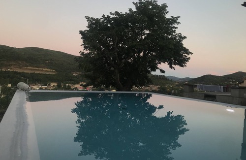 Lodeve Apartment | Separate apartments in villa with pool