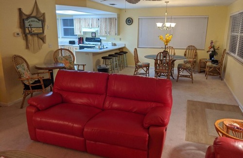 New Smyrna Beach House | Sept Deals! New Smyrna Beach Retreat Ocean Views,Flagler Ave,shops, close to all