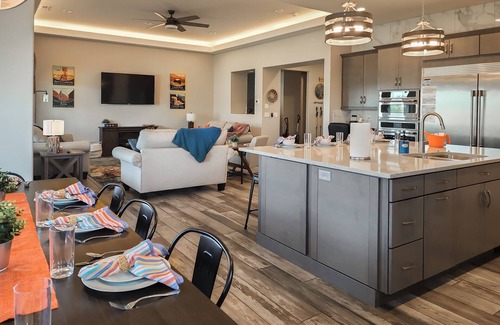 Page House | *SEPT ONLY, 3BED/3.5 BATH* Adventure House+Hot Tub+Yard+Garage+Sleeps 8