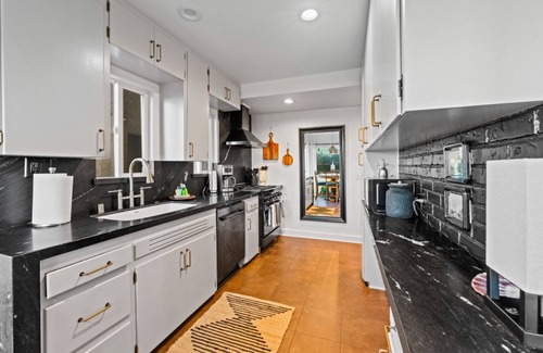 Hollywood House | Sept Special Wkdays Steps To Sand, Private Hot Tub