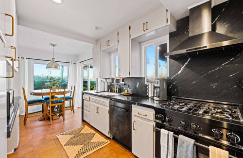 Hollywood House | Sept Special Wkdays Steps To Sand, Private Hot Tub