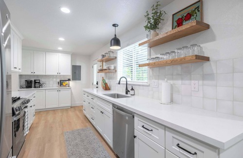 Three Rivers House | Sequoia Family Suite: Pool, Views, Games @SQ Motel