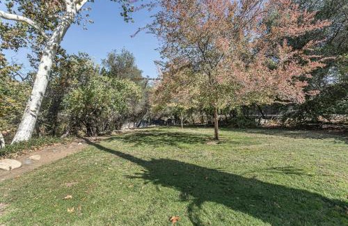 Three Rivers House | Sequoia Riverfront House with Private Beach