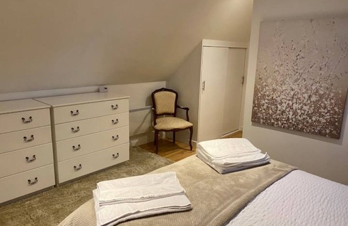 Leominster Cabin | Serafina Lodge