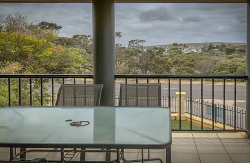 Lake Wangary House | Serendipity is a Large, Well Equipped Esplanade Townhouse