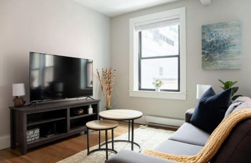 Theatre District Apartment | Serene 1BR with 99 WalkScore Fast Wifi and SmartLock