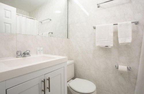 Theatre District Apartment | Serene 1BR with 99 WalkScore Fast Wifi and SmartLock