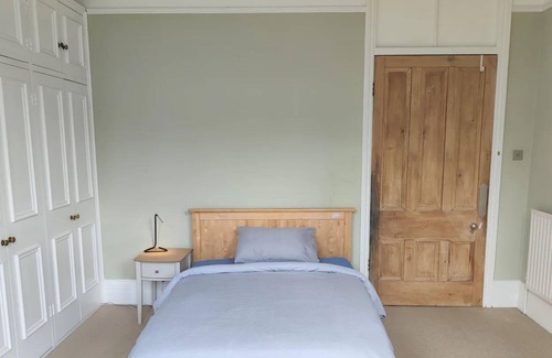 Cotham Apartment | Serene 2 Bedroom Apartment in Clifton