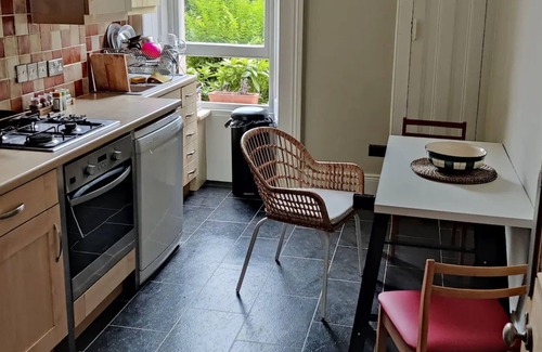 Cotham Apartment | Serene 2 Bedroom Apartment in Clifton