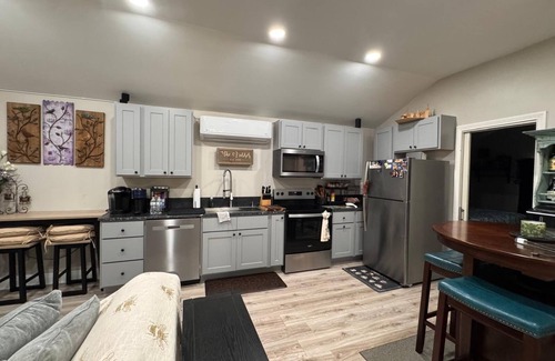 Eastabuchie House | Serene 2-bedroom Tiny house with AC in the Woods in Sumrall