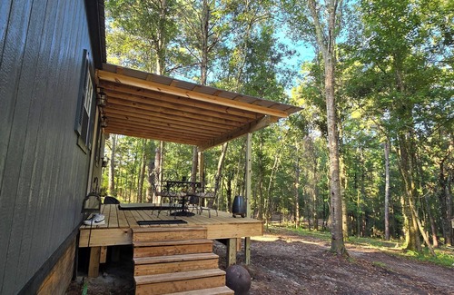 Eastabuchie House | Serene 2-bedroom Tiny house with AC in the Woods in Sumrall