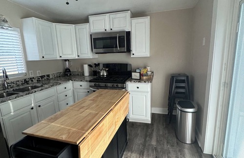 Dupont House | Serene 2-bedroom house with WiFi in Commerce City