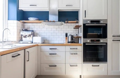 Hammersmith Apartment | Serene 3BD Flat, view of the Thames - Hammersmith