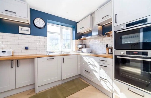 Hammersmith Apartment | Serene 3BD Flat, view of the Thames - Hammersmith