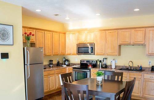 Kreole Apartment | Serene 3BR Apt/4TVs/Free Parking/Strong WiFi