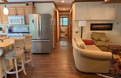 Waterloo Cabin | Serene 4-BR lakefront cabin, central Lake Greenwood, 2-14ppl, dock slip, pets