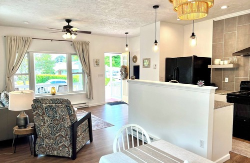 Oswego House | Serene bungalow: Modern Comfort near the Hospital, Power Plants and Campus