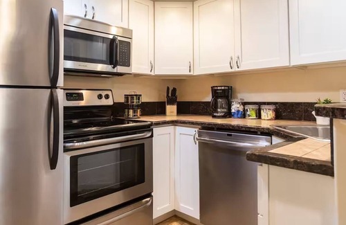 Ridgecrest Apartment | Serene Business-Friendly Getaway ~ ♛Queen Bed, Pkg