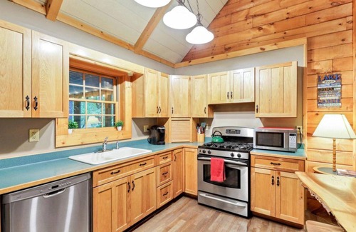 Apple Valley Cabin | Serene cabin at Apple Valley Lake