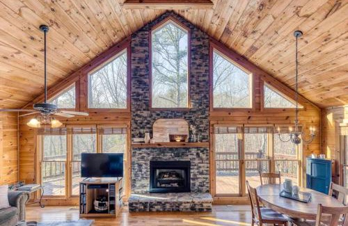 Blue Ridge Ski Chalet | Serene Cabin*Mountain Views*Hot Tub*Large Decks