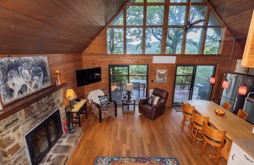 Deep Gap Cabin | Serene Cabin - Sleeps 8, 3 BR, 3 BA, magnificent VIEWS, family and pet friendly