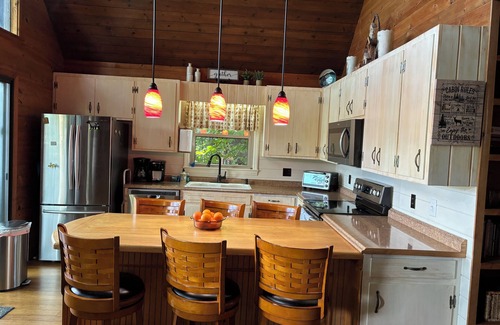 Deep Gap Cabin | Serene Cabin - Sleeps 8, 3 BR, 3 BA, magnificent VIEWS, family and pet friendly
