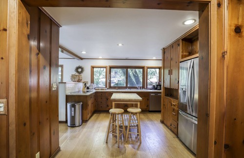 Santa Rosa Cottage | Serene Calistoga Cottage w/Pool & Hot tub in 9 acres of Woodland