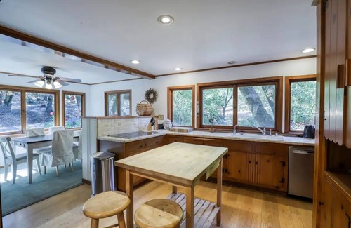 Santa Rosa Cottage | Serene Calistoga Cottage w/Pool & Hot tub in 9 acres of Woodland